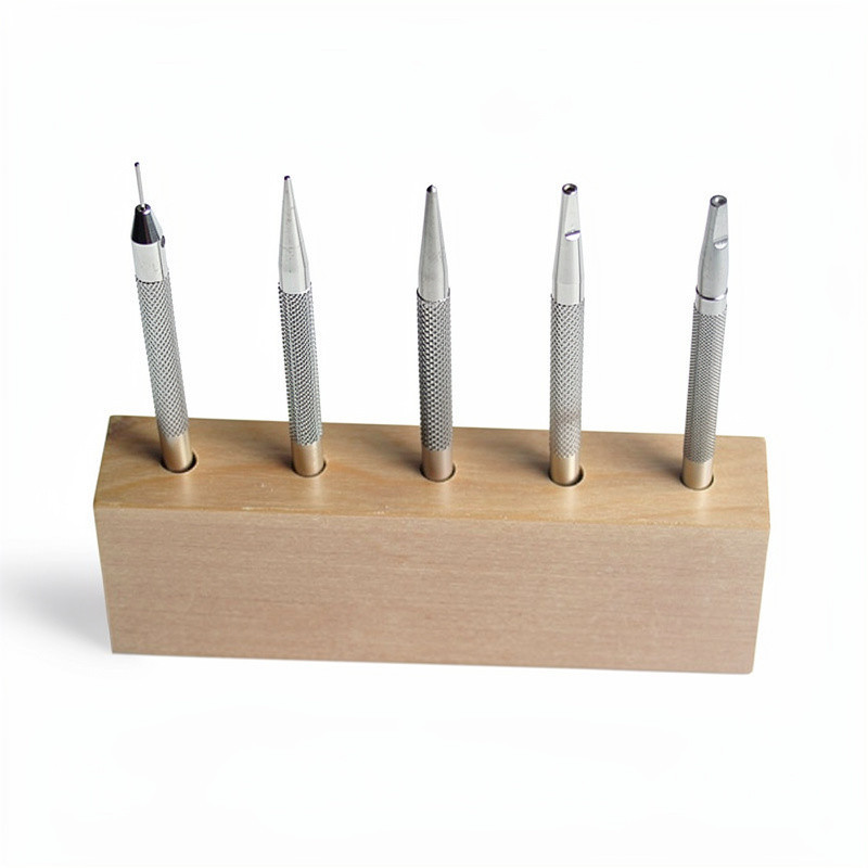 Assortiment outils de choc sur socle en bois 